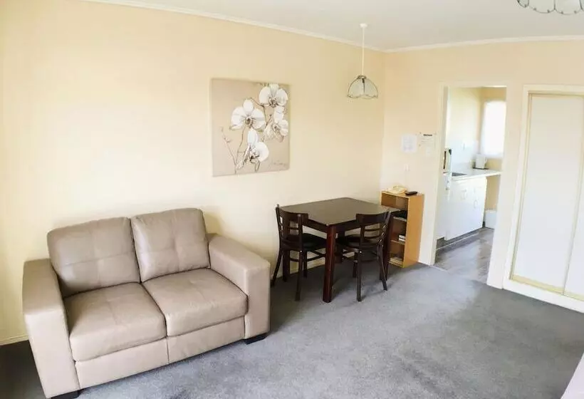 Merivale Court Motel & Apartments