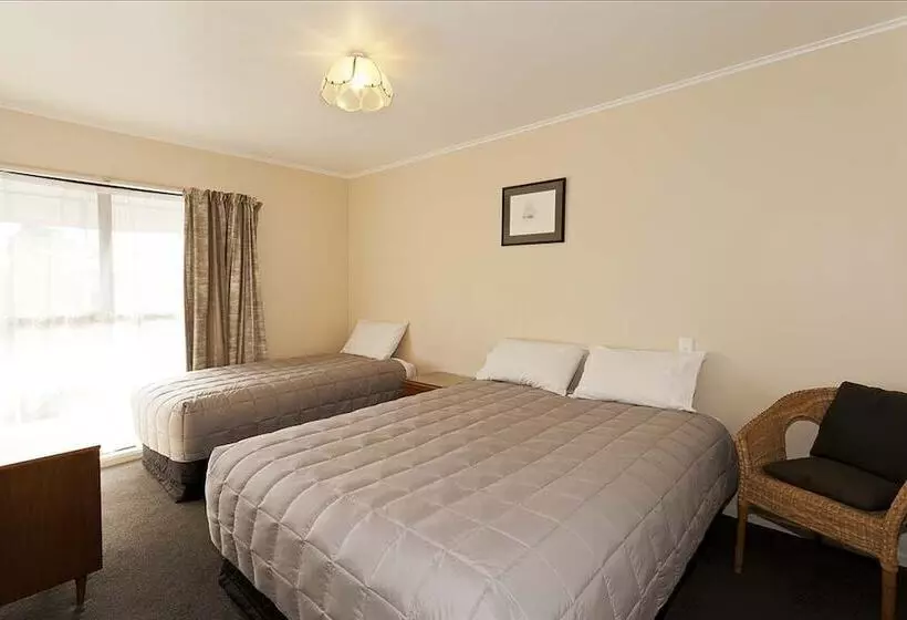 Merivale Court Motel & Apartments