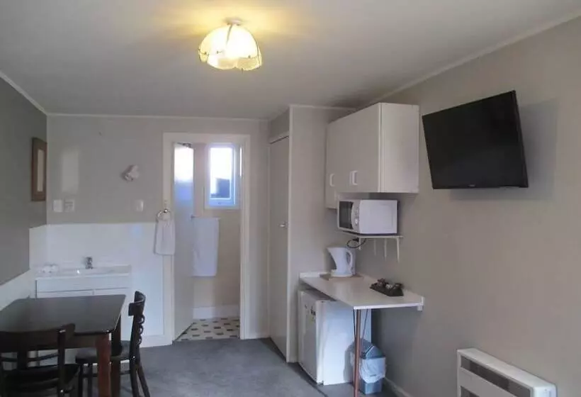 Merivale Court Motel & Apartments