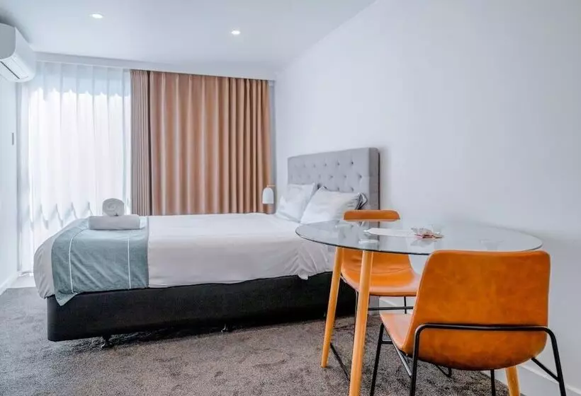 Merivale Court Motel & Apartments