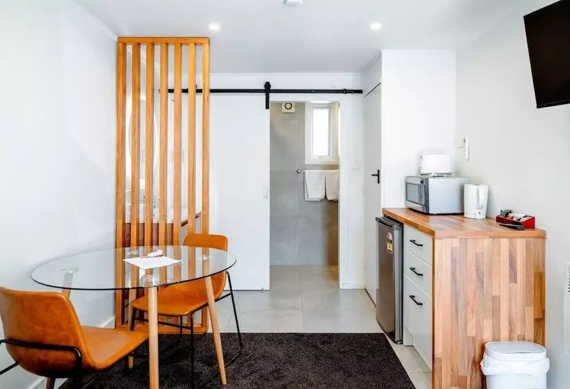 Merivale Court Motel & Apartments