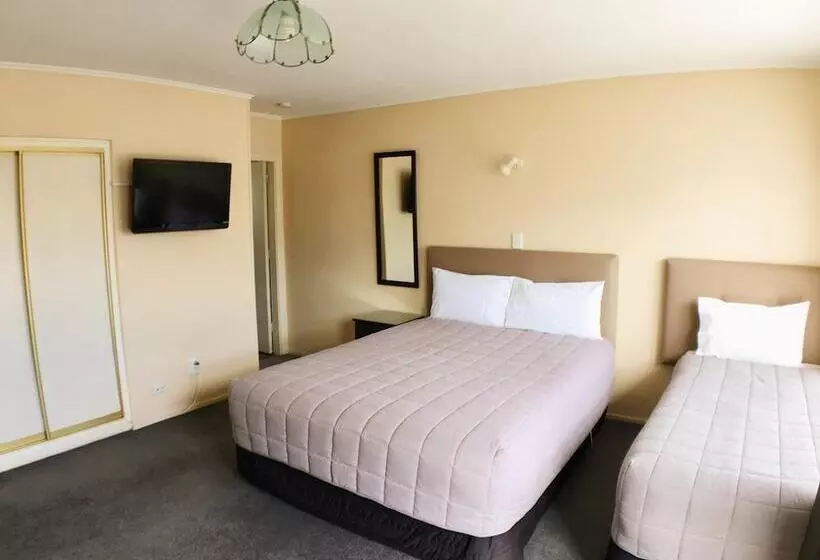 Merivale Court Motel & Apartments