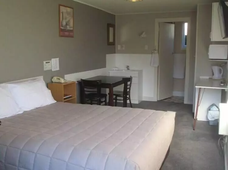 Merivale Court Motel & Apartments