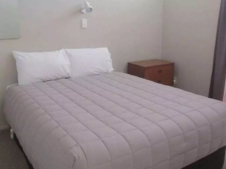 Merivale Court Motel & Apartments