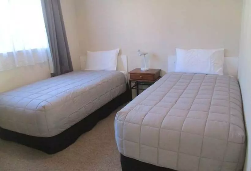 Merivale Court Motel & Apartments