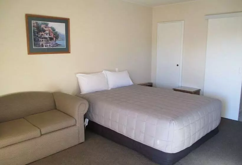 Merivale Court Motel & Apartments
