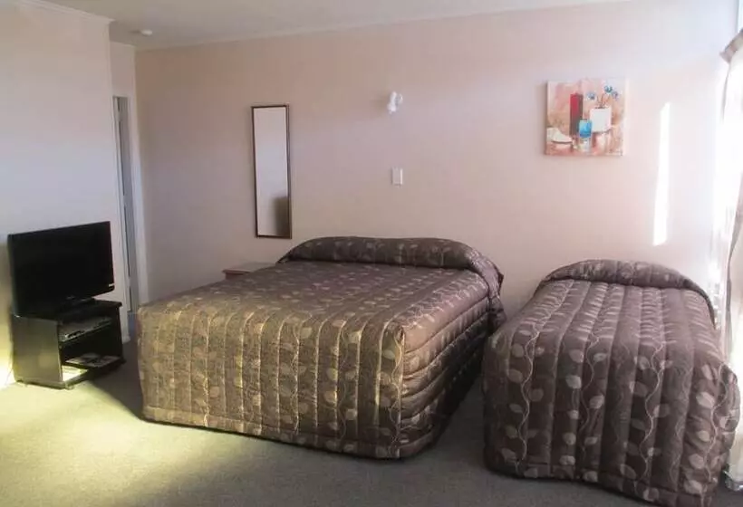 Merivale Court Motel & Apartments