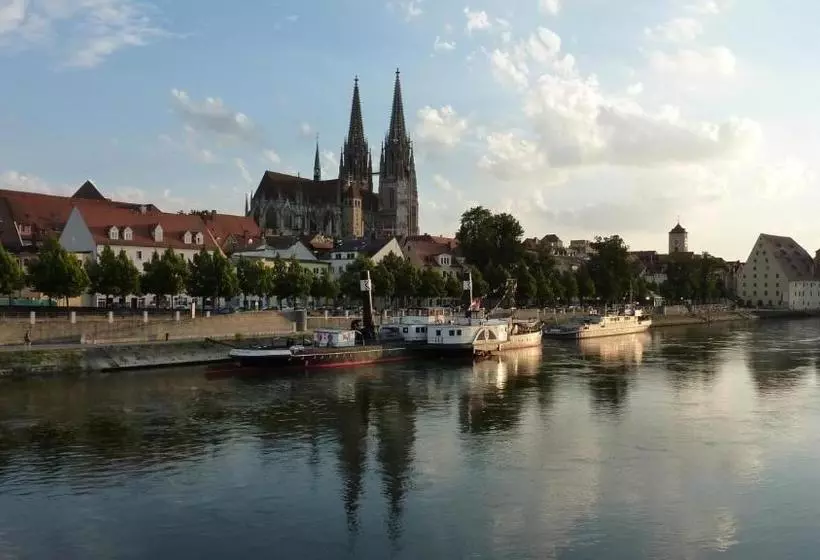 [r2b] Serviced Apartment