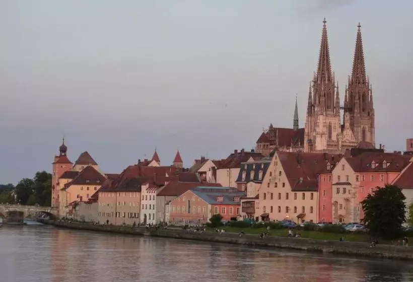 [r2b] Serviced Apartment