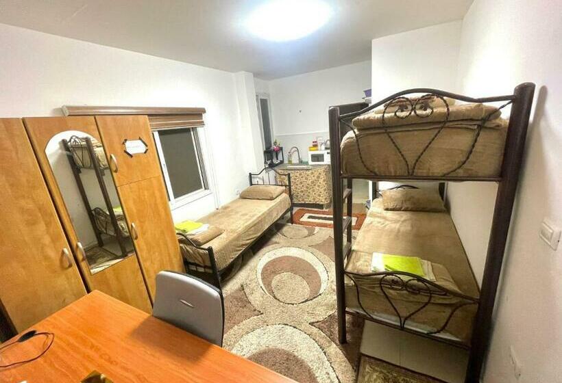 هاستل Alsharif Family