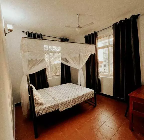 هتل Haika Home Lodge
