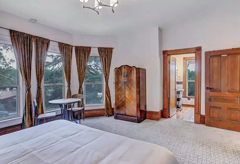 ユースホステル Golden Dreams Inn