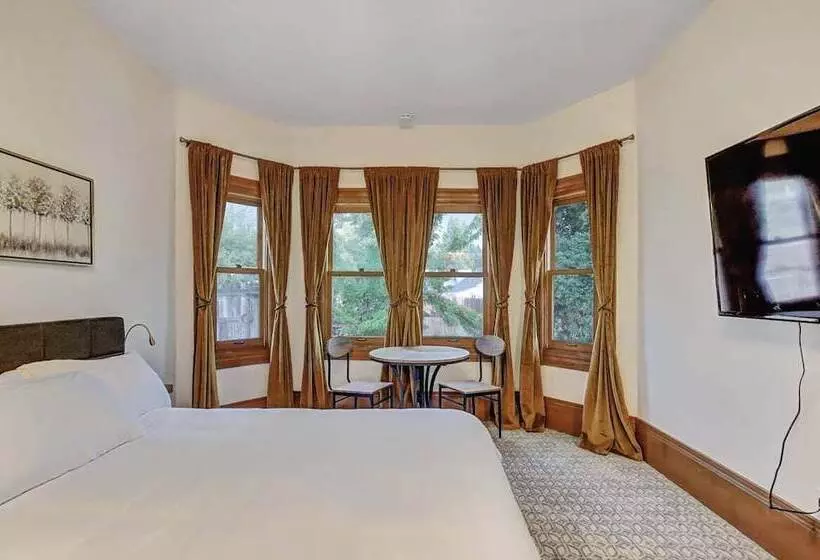 ユースホステル Golden Dreams Inn
