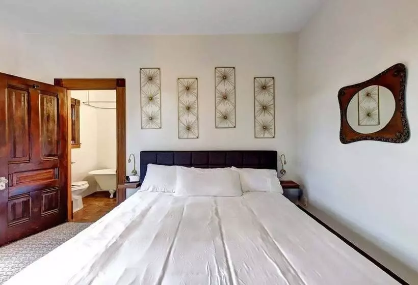 ユースホステル Golden Dreams Inn