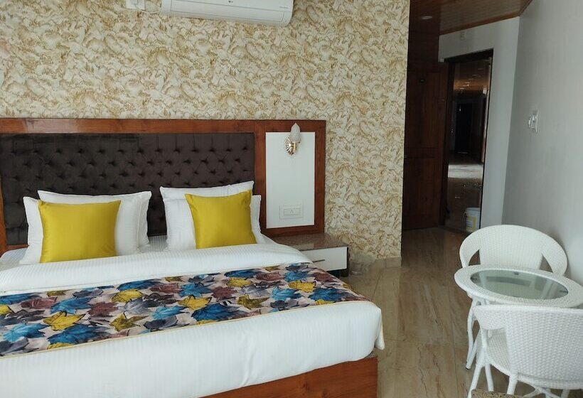 호텔 Abhilashi Inn