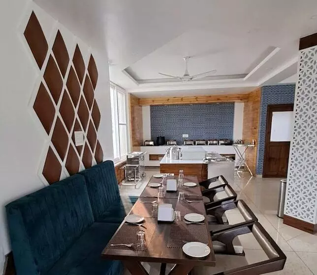 Hotelli Abhilashi Inn