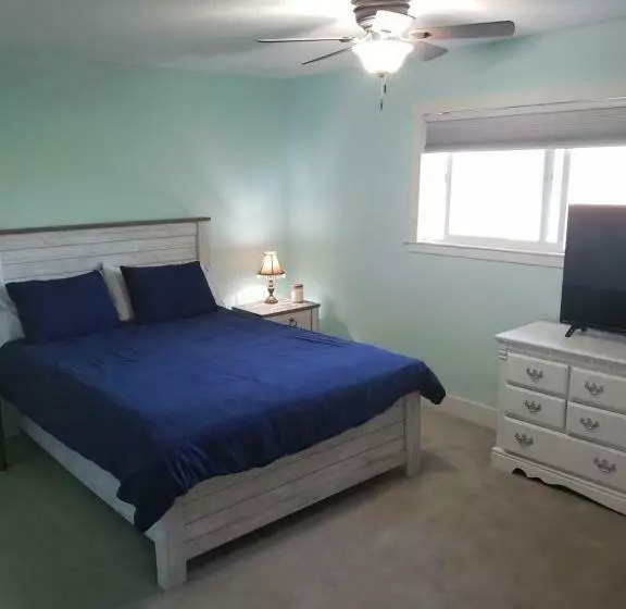 ホテル Cornwall Room In Updated Farm Home