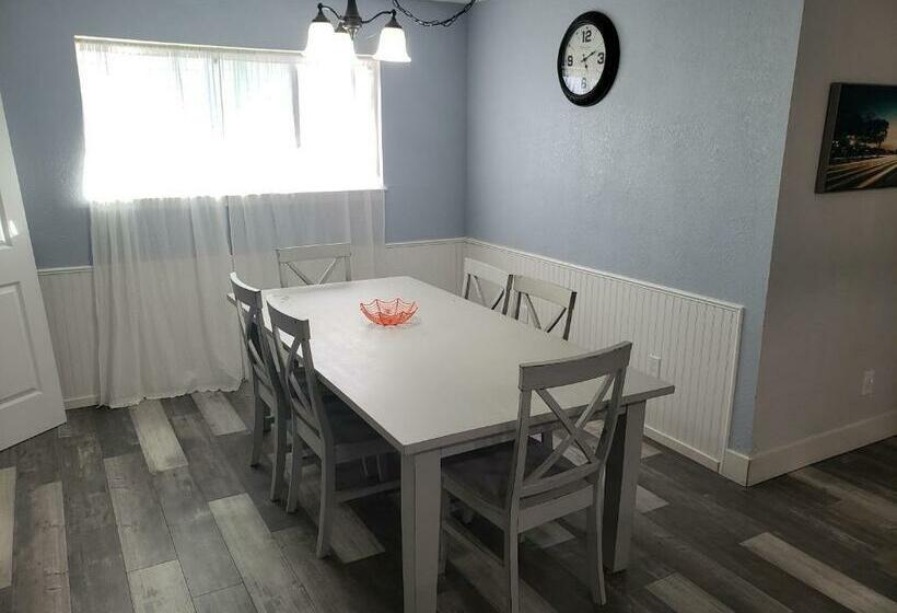 酒店 Cornwall Room In Updated Farm Home