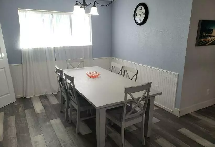 ホテル Cornwall Room In Updated Farm Home