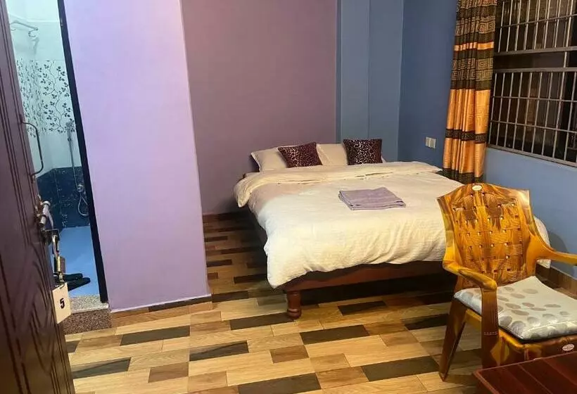 هتل Royal Corner