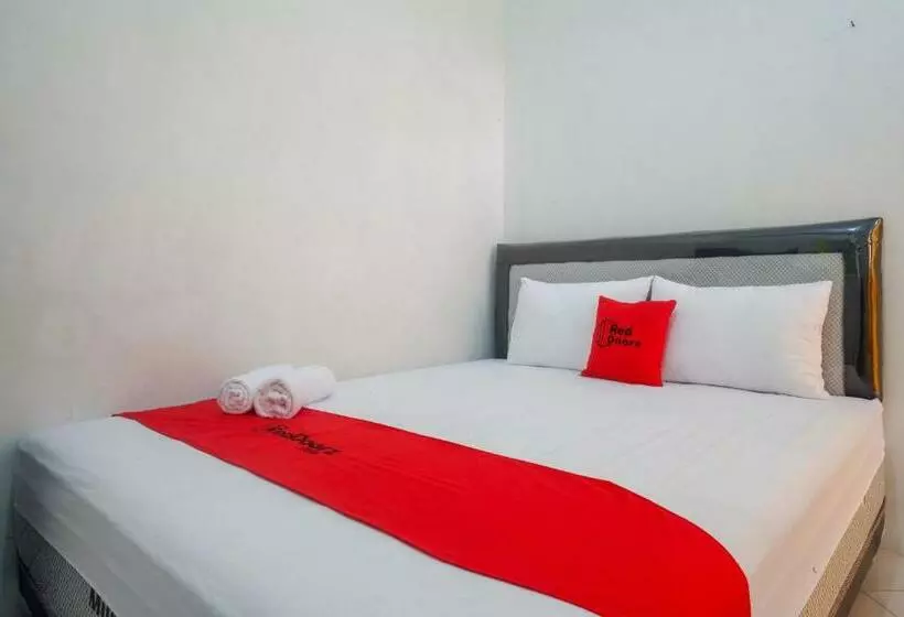 ホテル Reddoorz Syariah Near Universitas Slamet Riyadi Solo