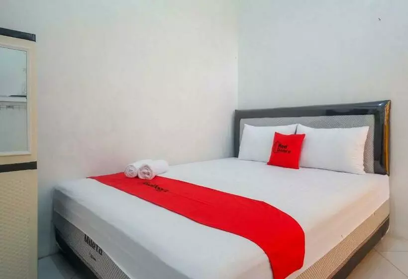 ホテル Reddoorz Syariah Near Universitas Slamet Riyadi Solo