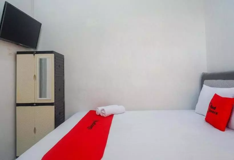 ホテル Reddoorz Syariah Near Universitas Slamet Riyadi Solo