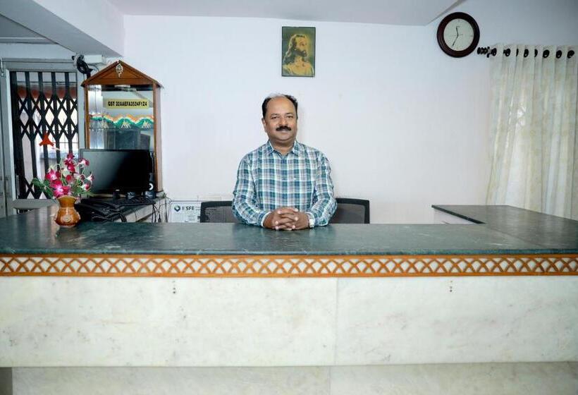 Hotel Ashish Tourist Home