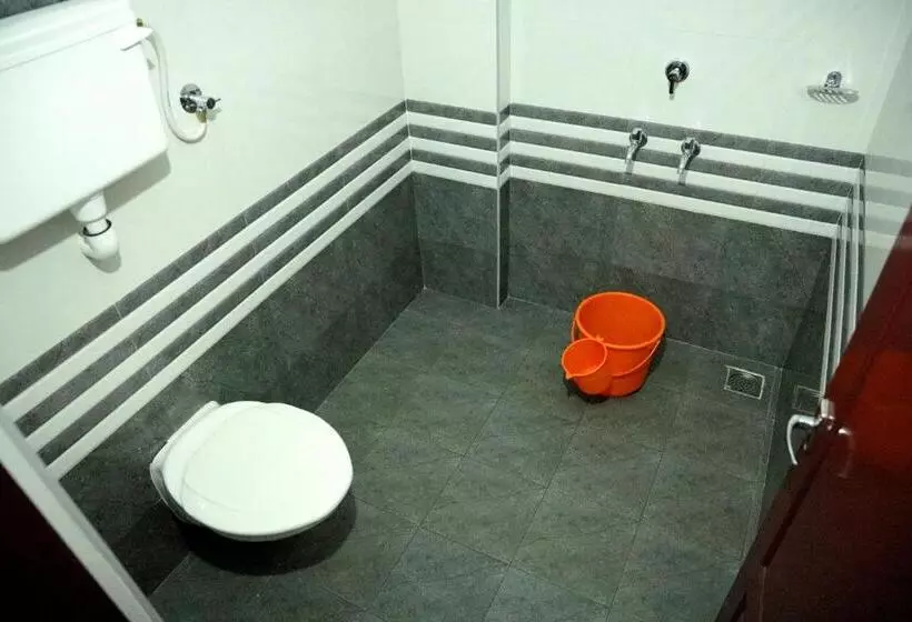 ホテル Ashish Tourist Home