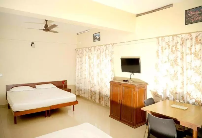 ホテル Ashish Tourist Home