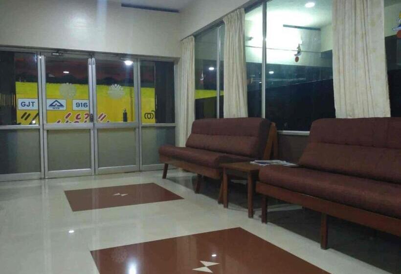 Hotel Ashish Tourist Home