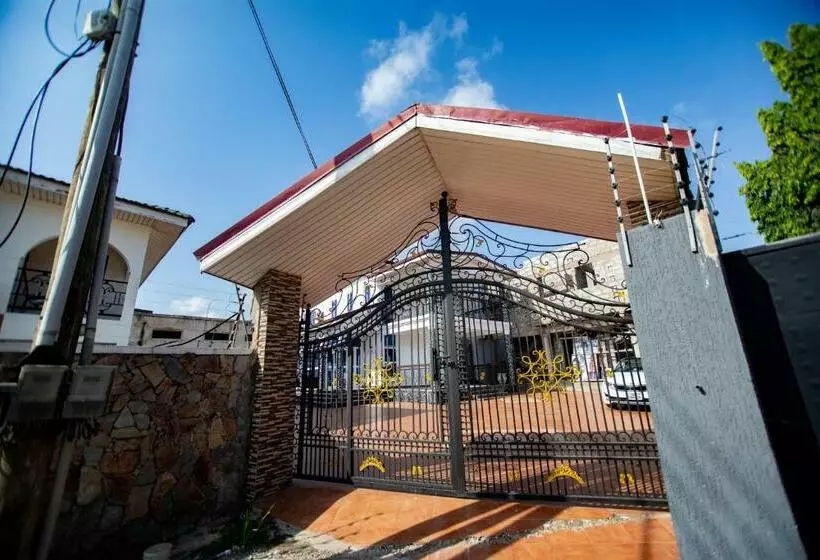 ペンション Aduk Guest House Airport City Accra