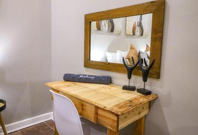 פנסיון The Honeycomb 2