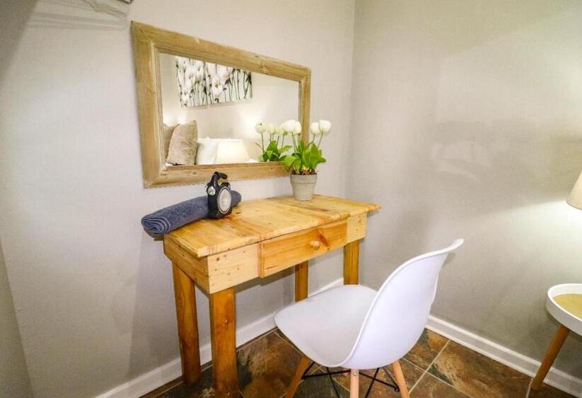 פנסיון The Honeycomb 2