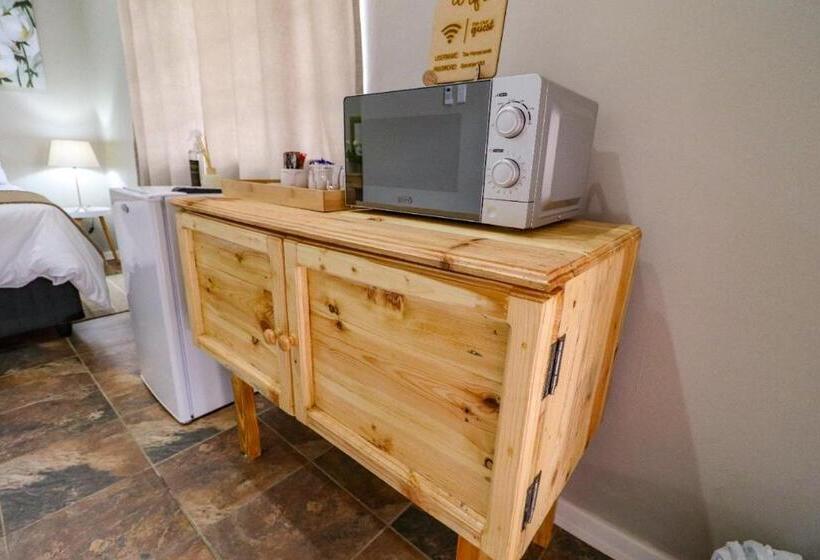 פנסיון The Honeycomb 2