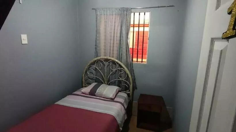 ユースホステル Hostal Lucerito