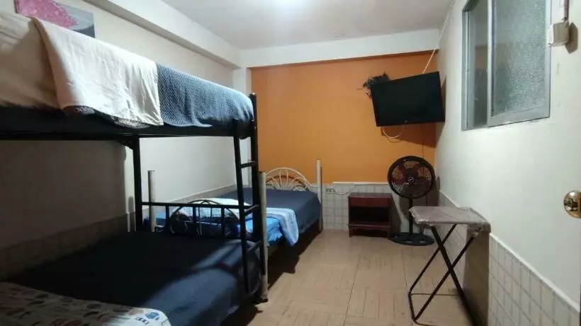 ユースホステル Hostal Lucerito