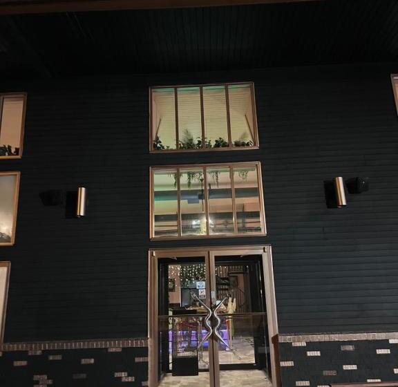 هتل Rosewood Garden