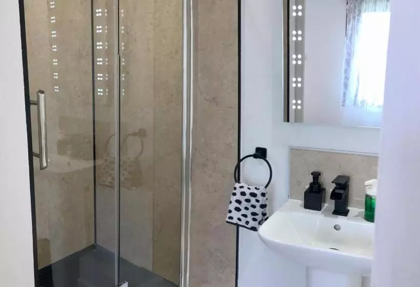 Majatalo Skye View Skye Bridge House