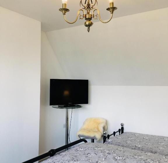 Pensió Skye View Skye Bridge House