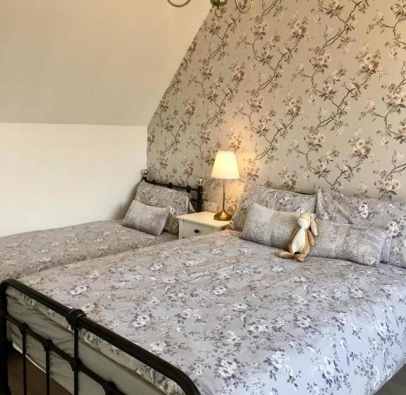 Pensió Skye View Skye Bridge House