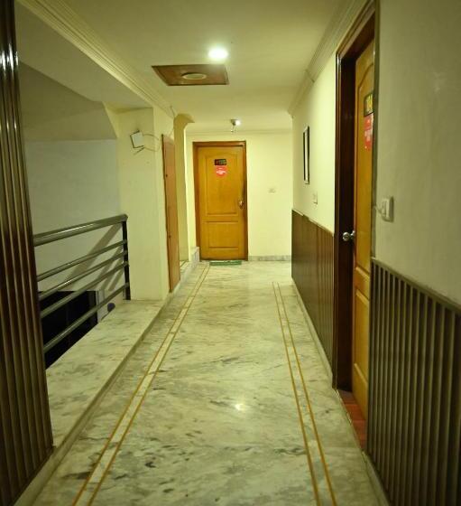 فندق Abhi International