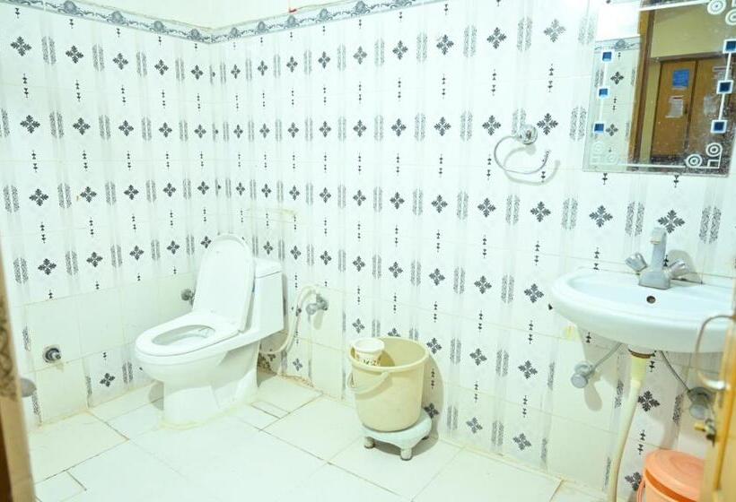 فندق Abhi International