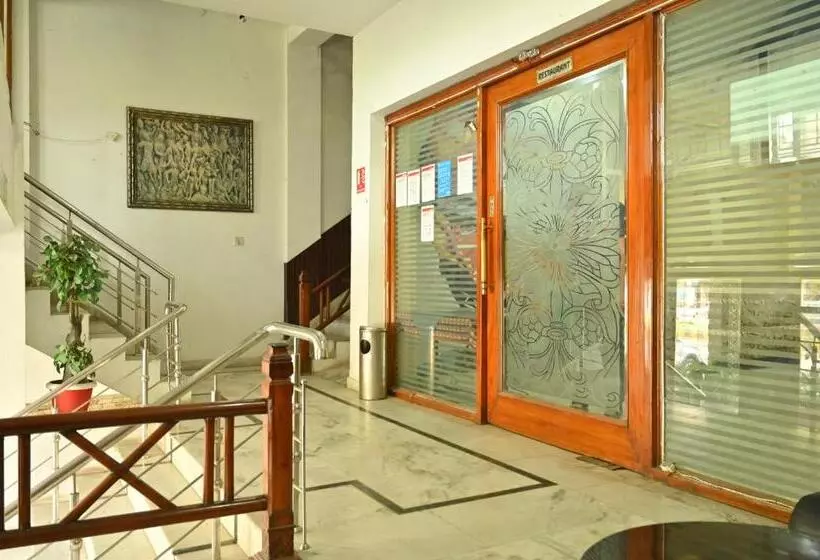 Hotelli Abhi International