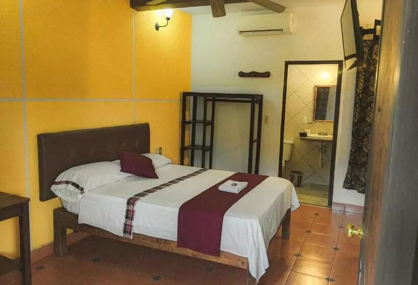 هتل Hacienda La Alborada