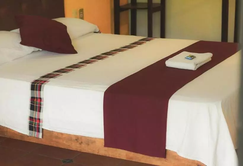 هتل Hacienda La Alborada