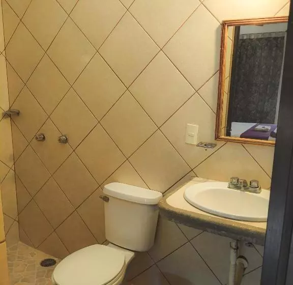 هتل Hacienda La Alborada