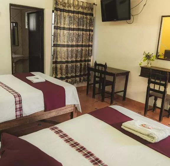 هتل Hacienda La Alborada