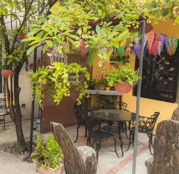 هتل Hacienda La Alborada