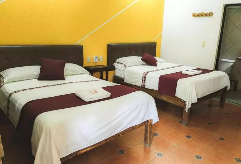 هتل Hacienda La Alborada